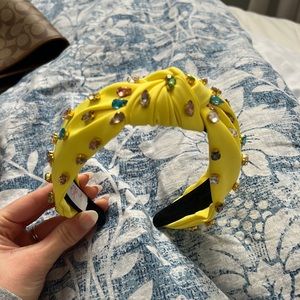 headband w jewels on it